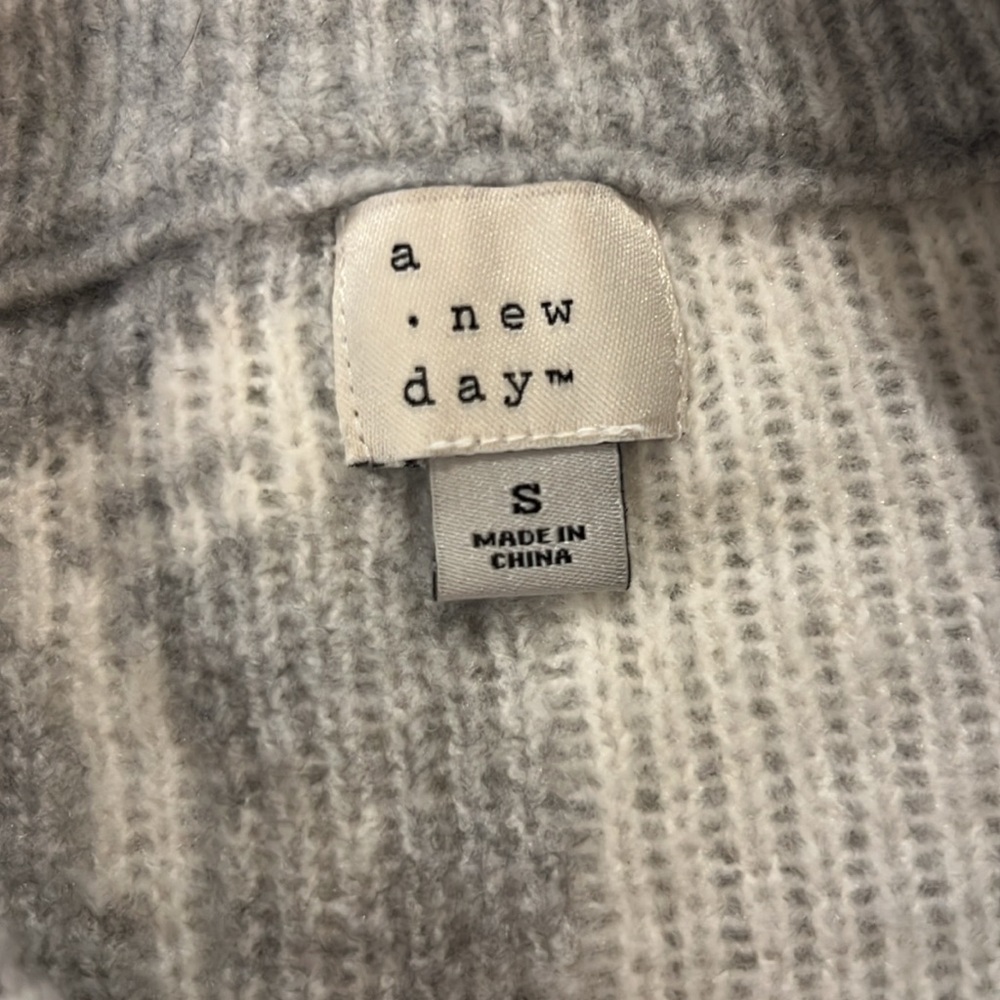 Target Bow Sweater - Picture 3 of 3